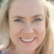 Amy Thackeray's Instagram, Twitter & Facebook