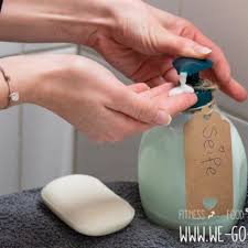 Flussigseife Selber Machen In 5 Minuten We Go Wild Rezept In 2020 Flussigseife Selber Machen Flussigseife Seife