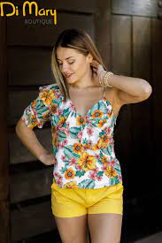 Blusa Floreada Y Short Amarillo Outfits Fashion Floral Tops