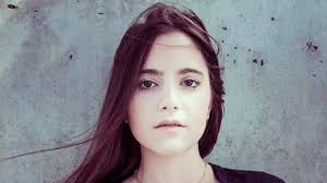 Alexa Nikolas, estrella de Zoey 101, demanda a su exmarido por abusar de  ella