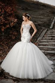 Grab Inspirations For Your Current Wedding Dress By Using Our Enormous Wedding Gown Image Files Album Wedding Dresses Wedding Gown Trends Huge Wedding Dresses