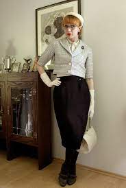 How To Wear A Pillbox Hat Outfits With Hats Ladylike Outfits Vintage Inspired Outfits