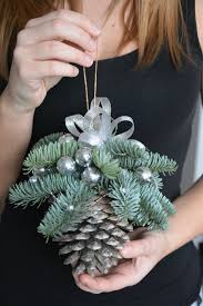 And then the snow is too soft: 1000 Ideas About Pine Cones On Pinterest Painted Pinecones Decoration Noel Deco Noel Fabriquer Deco De Noel