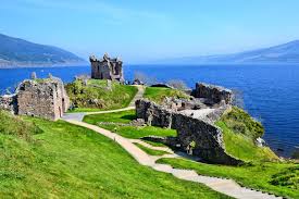 Blick auf die ruine des urquhart castle am loch ness. Top 20 Sehenswurdigkeiten In Schottland Urlaubsguru