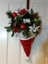 17 Adornos Navidenos Para La Entrada De Tu Casa Y Pasillos Composizioni Floreali Di Natale Ghirlande Di Natale Per Porta Idee Di Natale