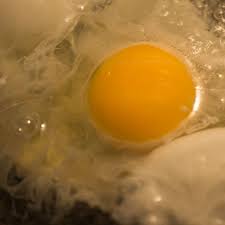 12 Unexpected Things You Should Be Doing To Your Eggs Perfect Poached Eggs Ways To Cook Eggs Poached Eggs