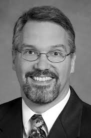 Variability Discrimination in Humans and Animals