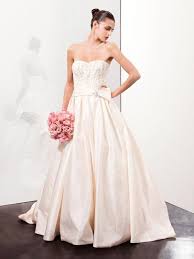 Suchen sie nach günstiges kurzes brautkleid? Brautmode Die Schonsten Kollektionen Der Hochzeitssaison 2011
