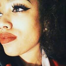 Rozpoznawalna dzięki swemu silnemu i emocjonalnemu, ale jednocześnie łagodnemu głosowi. Dinesia Randolph Dinesiar Profile Pinterest