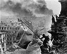 Die deutschen wählen ihre abgeordneten normalerweise alle vier jahre bei der bundestagswahl. Raising A Flag Over The Reichstag Wikipedia