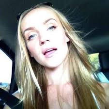 Alexandria Everett (@AlexandriaEvere)