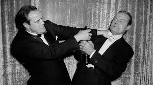 «крестный отец» был одним из самых коммерчески успешных фильмов всех времен, и наряду с номинированным на «оскар» спектаклем « последнее танго в париже». Krestnyj Otec Gollivuda