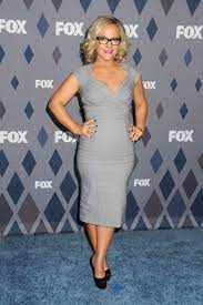 Rachael Harris Body Measurements Height Weight Body Shape Ethnicity Breasts Waist Hips Size All Facts Rachael Harris Star Party Confident Woman