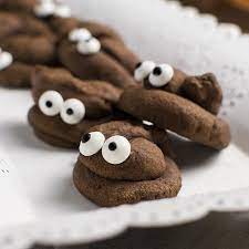 In eine gebutterte und bemehlte springform streichen, die saftigen mirabellen etwas hineindrücken und mit pinienkernen oder mandelstiften bestreuen. Haufchenkekse Kackkekse Schokoladenmurbeteigrezept