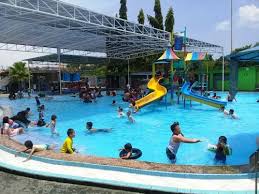 Waktu operasional kolam renang di kota bandung ini setiap harinya melayani pengunjung adalah mulai buka dari jam 06.00 hingga pukul 21.00 wib. Jam Buka Dan Harga Tiket Masuk Telogo Sewu Pandaan Taman Wisata Air Cocok Untuk Liburan Anda Bersama Keluarga Daka Tour