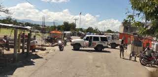Policías de Haití dispersan con tiros y bombas turba intentó ...