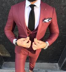 Les costumes, smokings, redingotes et jaquettes sont disponibles en collection ou sur mesure dans des tissus dédiés au mariage. Costume Mariage Lille Costume Ongi