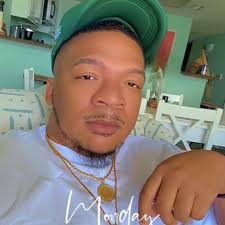 At first, when I saw this creature, I thought it was merely a toy  resembling a walking snake skeleton. However, as it slowly inched closer, I  came to the realization that it