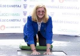 Née oleniuc on 26 october 1964) is a retired rower and government official from romania.she is the most decorated rower in the history of the olympics, winning five gold, two silver and one bronze medals. Elisabeta LipÄƒ È™i A Amprentat Mainile De Multiplu Campion Olimpic Pe Aleea Mainile De Aur