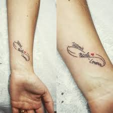 Sebbene tua madre preferisca che lasci il corpo sgombro da tatuaggi, farai passare un mese intero dalla decisione di tatuarti fino al momento in cui ti fari veramente marchiare. Infinito Come L Amore Di Una Mamma Per I Rebelmuse Tattoo Facebook
