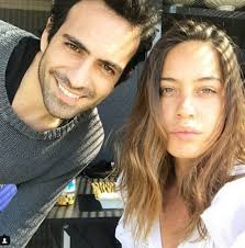 Acil aşk aranıyor dizisinin yıldızı serhat teoman'ın lal dedeoğlu'nun oyuncu kızı leyla feray'la aşk acil aşk aranıyor dizisinin doktor sinan'ı serhat teoman'ın adı bir süredir miss turkey 2014. Bugra Gulsoy Sevgilisi Nilufer Gurbuz Kimdir Kac Yasinda Bugra Gulsoy Evleniyor Mu