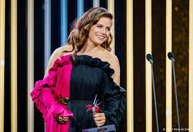 Noticias, infantiles y television libre en vivo. Elise Schaap Verrast Door Talent De Casting Kantine Ditjes Datjes