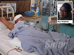 Kuala terengganu's sultan mahmud airport (tgg) has around half a dozen flights per day to kuala lumpur (1 hour) on malaysia airlines and airasia. Adik Tak Tahu Kakinya Dah Tiada