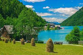Der weißensee liegt am fuße der gailtaler alpen, in 930 meter höhe und ist damit der höchstgelegene see in kärnten. Ein Hauch Karibik In Karnten Am Spielplatz Der Natur Am Weissensee Details