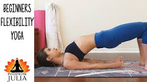 Anyone who has ever watched a running event from the roadside or on tv will notice how the fastest runners fly over the asphalt with an incredible lightness and elegance. Julia Yoga 1 Beginners Flexibility Flow Youtube