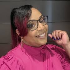 Danielle Roe's Instagram, Twitter & Facebook