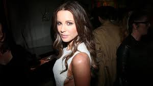 Want to discover art related to katebeckinsale? Kate Beckinsale 46 Frisch Verliebt Ihr Neuer Ist Knackige 22 Leute Bild De