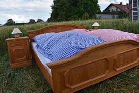 Auf einem fahrrad kam da ein mädchen. Open Air Bett Im Kornfeld Finning Aktualisierte Preise Fur 2021