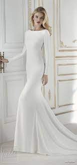 The pratima is a long sleeve lace wedding gown that is bursting with embroidery and beaded take note that mermaid wedding gowns need to be fitted through the hips and flare just above the knee. Pin On Casamento Wedding