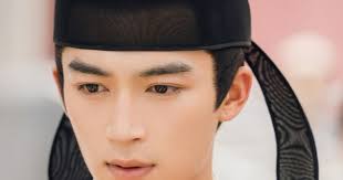 Nam thần cổ trang sinh năm 2002 đang khiến hàng triệu khán giả thương nhớ  là ai?