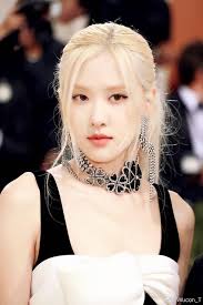 韓網評論翻譯站- BLACKPINK Rosé參加Met Gala的Getty照來源:...