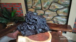 Maybe you would like to learn more about one of these? Mengenal Batu Satam Yang Ikonik Dari Pulau Belitung