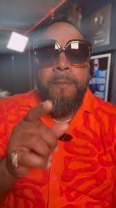 PASTOR WALKING OVER PEWS!! 🤦🏽‍♂️