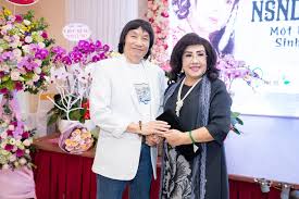 Lệ thủy kể, bà ăn bánh bông lan với minh vương mãi mà không ngán, càng ăn càng thấy ngọt. Sao Cáº£i LÆ°Æ¡ng Vang Bong 1 Thá»i Cáº·p Ä'oi Vang Minh VÆ°Æ¡ng Lá»‡ Thuá»· Giá» Ra Sao