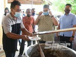 Bagi anda yang belum, mungkin pertama kali reaksi anda mendengar pantai kutang berada di desa labuhan, masuk di kecamatan labuhan, kabupaten lamongan, provinsi jawa timur. Pantai Batu Hitam Dinaik Taraf