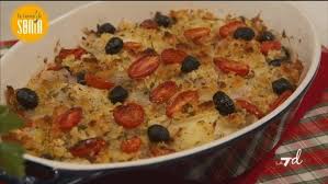 Il baccalà in umido con peperoni, patate e olive taggiasche è un secondo piatto ricco e molto gustoso. Dalla Calabria Teglia Di Baccala Con Patate E Olive