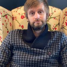 Cleo Budgeting App Review: Can AI Make Money Management Fun?