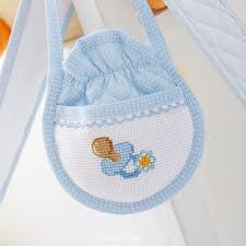 Muitos gráficos para você bordar! Resultat De Recherche D Images Pour Graficos Para Bordar Babetes Ponto Cruz Fraldas Bordadas Balao De Feltro Babadores De Bebe De Croche