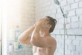 Heat collector berupa rangkaian pipa yang disambung sedemikian rupa dan berfungsi sebagai tempat memanaskan air. Mandi Air Dingin Atau Air Panas Mana Yang Lebih Baik Halaman All Kompas Com