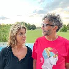 Este tema fue grabado en los conciertos realizados en el teatro maipo, en donde realizó un recorrido por toda su trayectoria musical.con entradas totalmente. Fito Paez Y Fabiana Cantilo Compartieron El Fin De Semana Publicaron Fotos Y Revolucionaron Las Redes