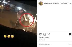 Dunia serasa milik berdua subscribe youtube limbok blitar channel fb limbok hln. Pasangan Yang Naik Motor Dan Sepeda Berdampingan Ini Bikin Jomblo Iri Hitekno Com