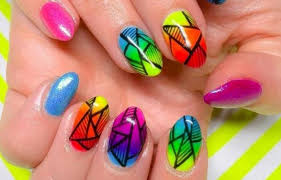 Los colores representan tu forma de entender la vida. Unas Acrilicas De Varios Colores Fosforescentes Decorados De Unas