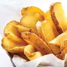 Bucce di patate fritte…fanno un po' impressione pensavo…anche se sapevo che in tempo di guerra ci facevano anche il pane con le bucce di patate. Patatine Country Relax