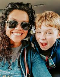 Amanda Broyles's Instagram, Twitter & Facebook