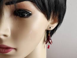 Pendientes de flor roja, Pendientes de flor de campana, Pendientes de  campana roja, Pendientes de flor roja oscura, Pendientes de flor,  Pendientes llamativos, Regalo