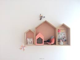 Ajouter des étagères murales est une excellente astuce pour. Sa Petite Chambre De Petite Fille Joli Tipi